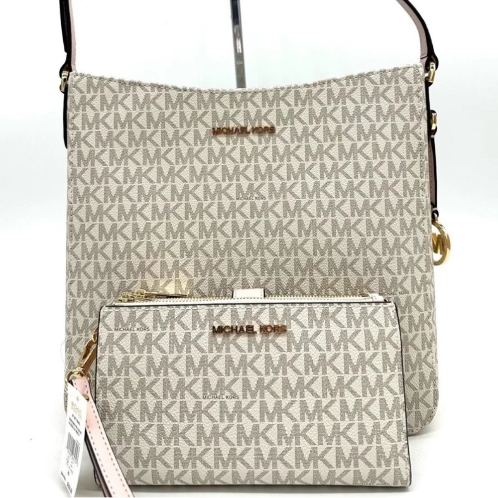 Michael Kors Large Messenger Bag & Large Double Zip Wallet Vanilla/Powder Blush